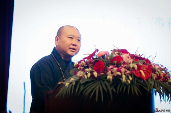 中国佛教协会副会长、上海玉佛禅寺方丈觉醒大和尚首先致辞